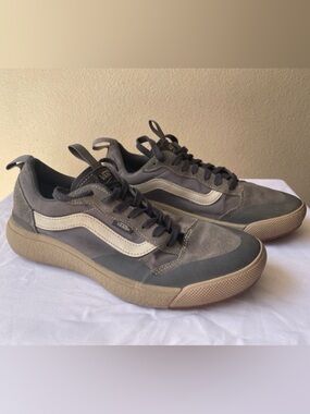 Size 9 Vans Ultrarange Men’s Gray and Cream Sneakers